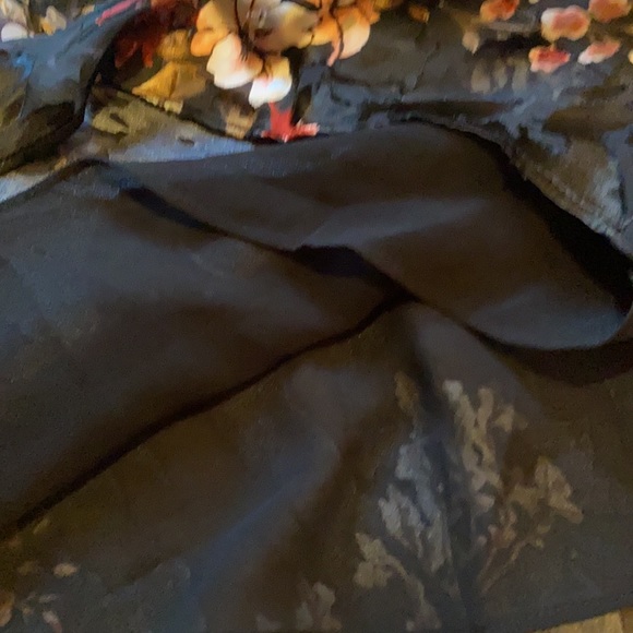 Gorgeous WHBM Off Shoulder Top - Picture 2 of 6